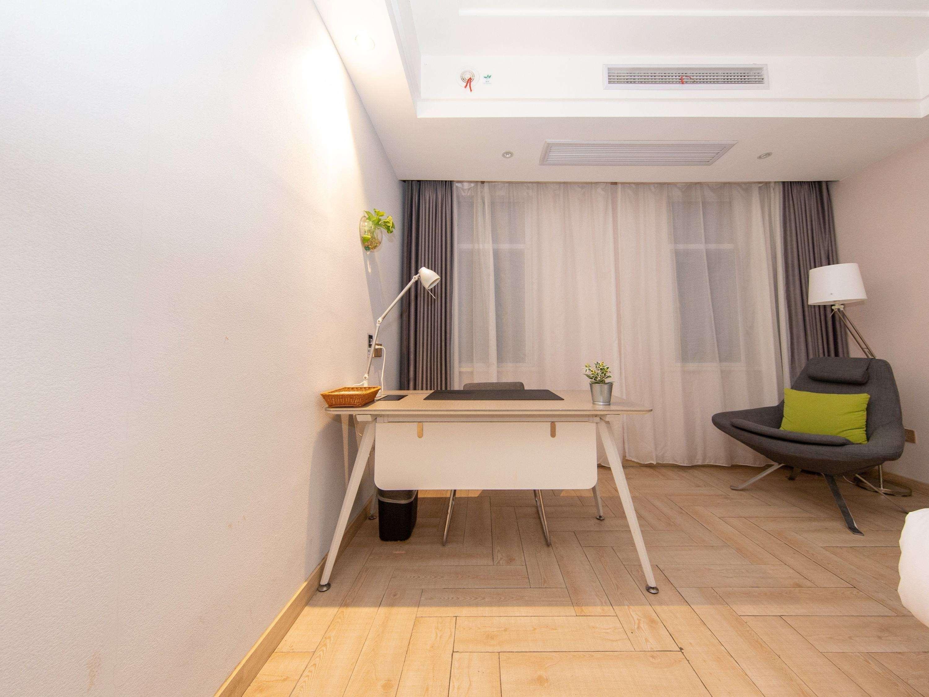 Отель Ibis Styles Nantong Development Zone Shimao Plaza Экстерьер фото