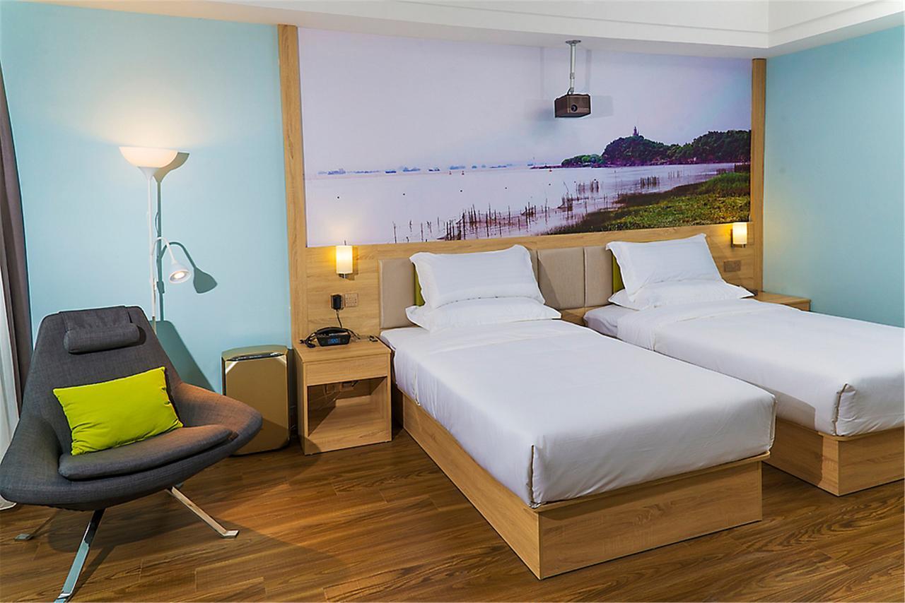 Отель Ibis Styles Nantong Development Zone Shimao Plaza Экстерьер фото